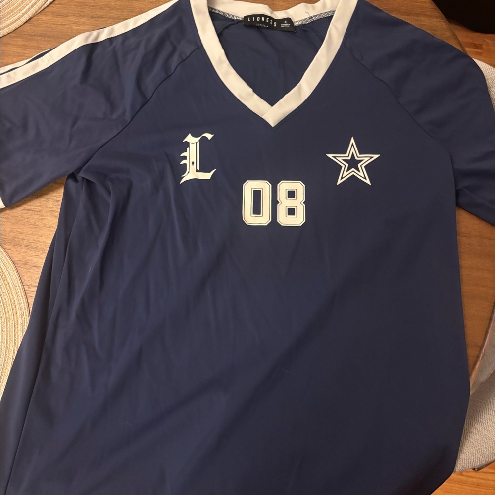 Lioness V-Neck Sports Jersey